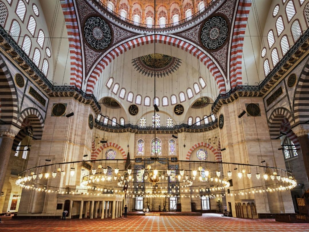 The majestic Süleymaniye Mosque, a masterpiece commissioned by Suleiman the Magnificent and designed by Mimar Sinan, dominating the Istanbul skyline.